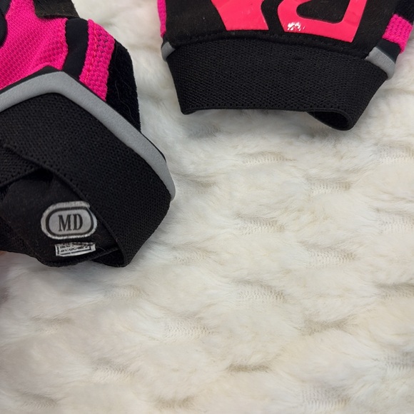 Under Armour Training Gloves-Authentic-EUC - Picture 3 of 6